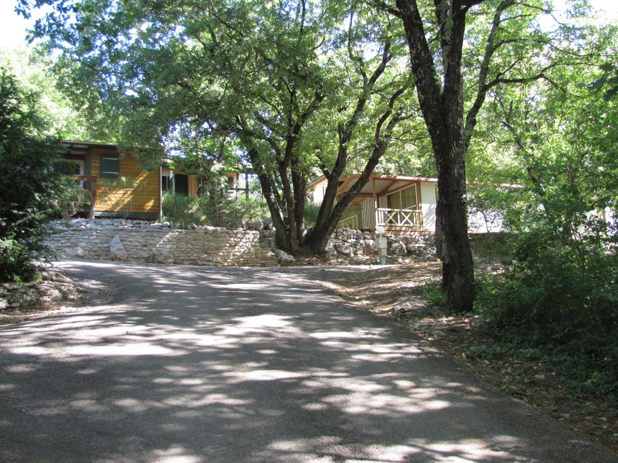 Camping Chalets Les Chenes Verts Vogue Exterior photo